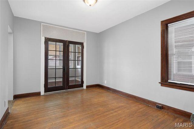 4932 Pernod Avenue, St Louis, MO 63139