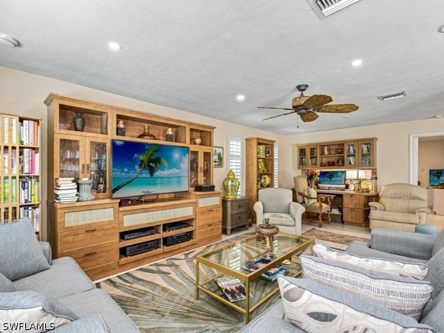 394 Bay Meadows DR, Naples, FL 34113