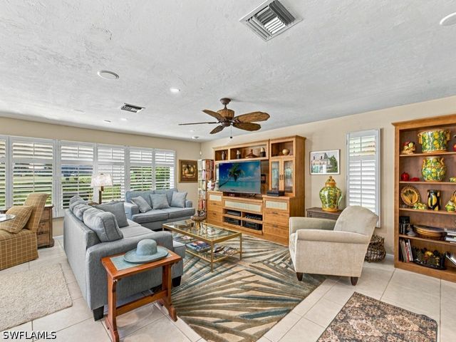 394 Bay Meadows DR, Naples, FL 34113