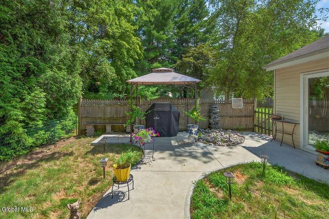 21 Cobble Court, Clifton Park, NY 12065
