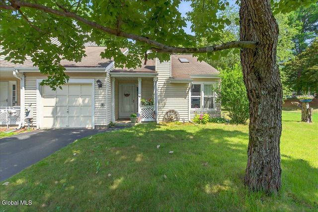 21 Cobble Court, Clifton Park, NY 12065
