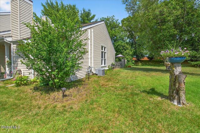 21 Cobble Court, Clifton Park, NY 12065