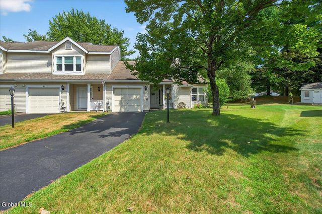 21 Cobble Court, Clifton Park, NY 12065