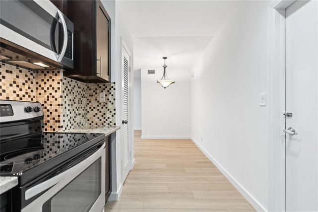 2426 SE 17th Street 207A, Fort Lauderdale, FL 33316