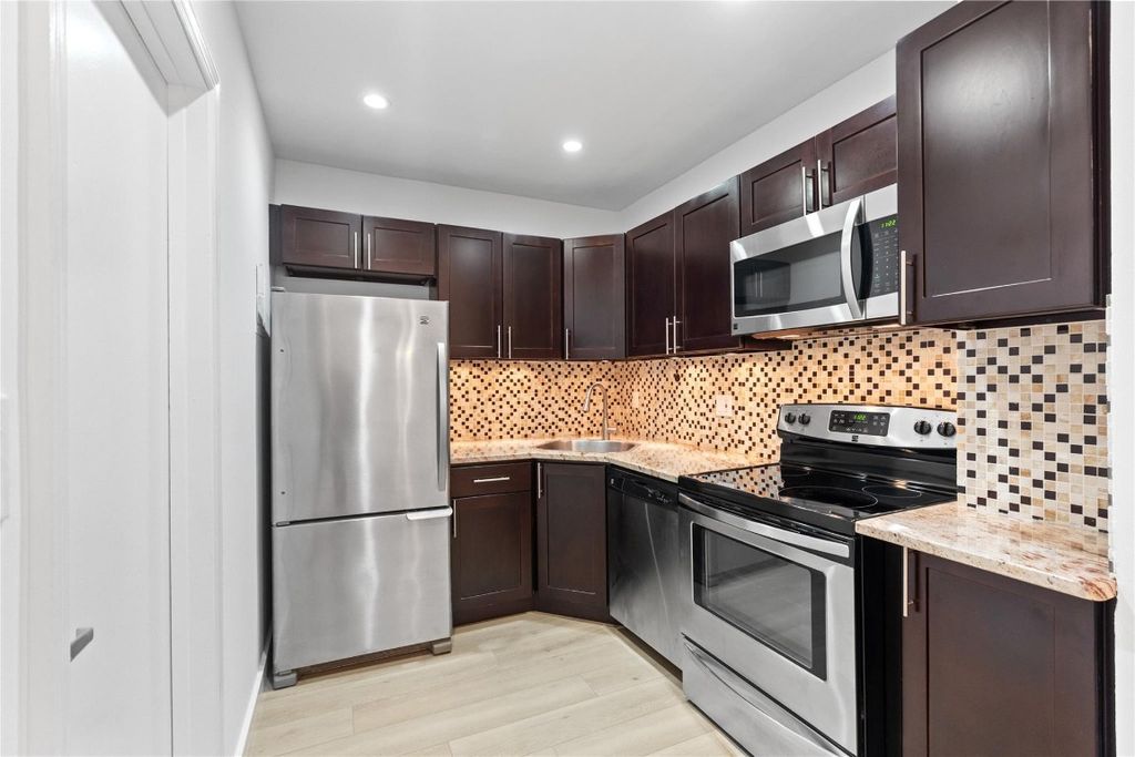 2426 SE 17th Street 207A, Fort Lauderdale, FL 33316