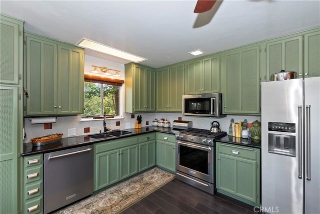 24445 San Moritz Drive, Crestline, CA 92325