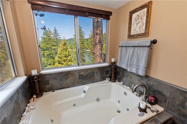 24445 San Moritz Drive, Crestline, CA 92325