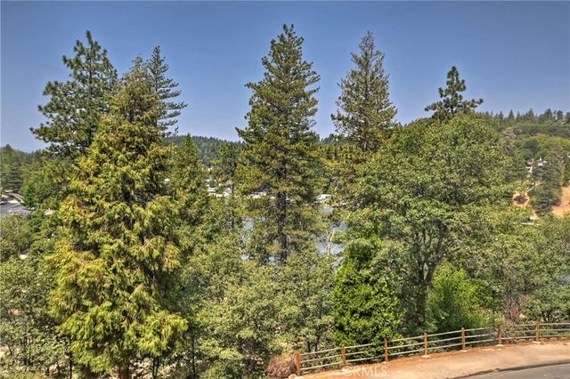 24445 San Moritz Drive, Crestline, CA 92325