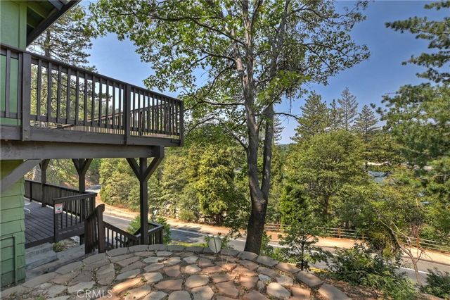 24445 San Moritz Drive, Crestline, CA 92325