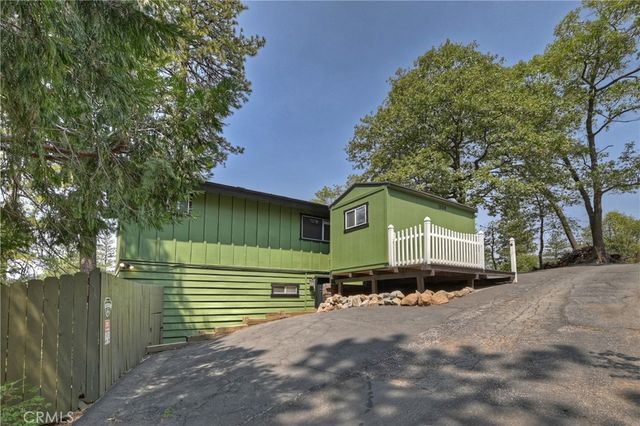 24445 San Moritz Drive, Crestline, CA 92325