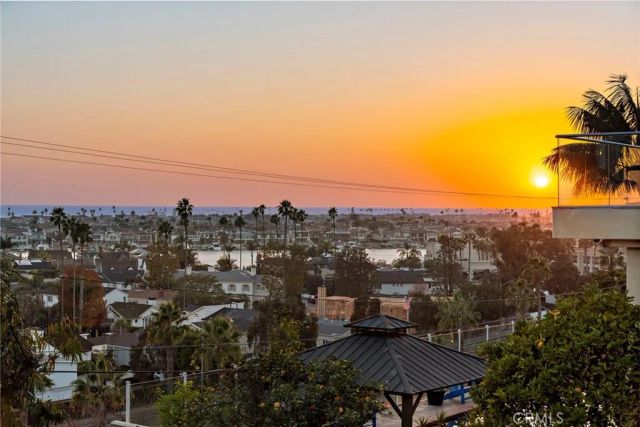 521 Kings Road, Newport Beach, CA 92663