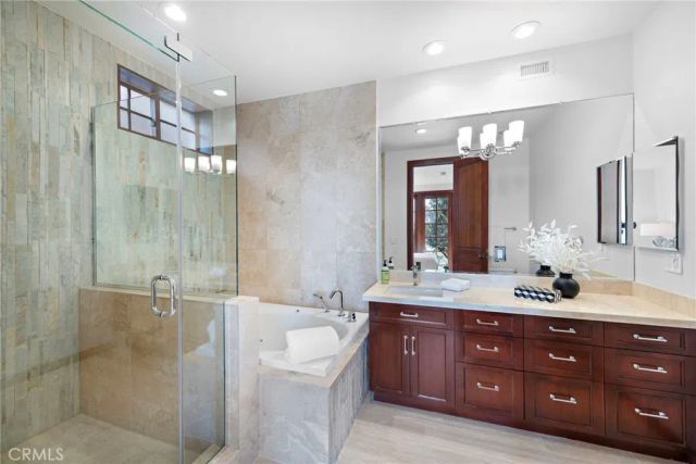 521 Kings Road, Newport Beach, CA 92663