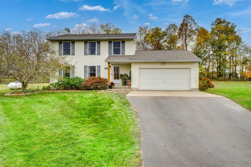 3368 Black Hills Drive, Hastings, MI 49058