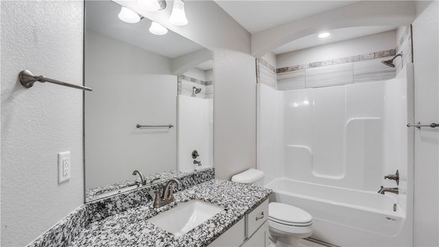 910 Sassafras Lane, Centerton, AR 72719
