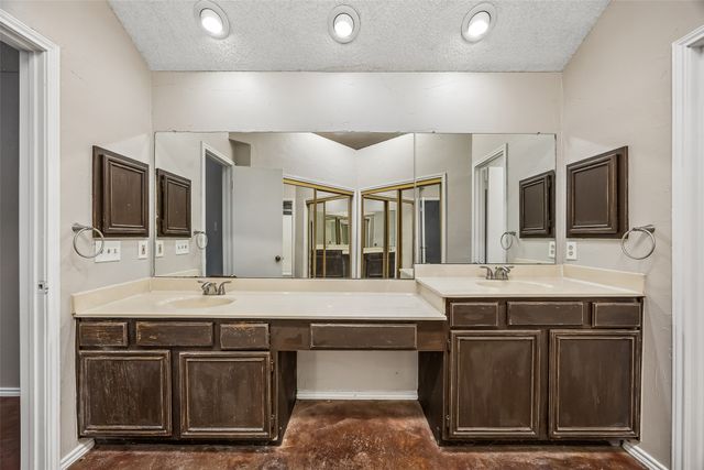 2221 Brookside Drive, Rowlett, TX 75088