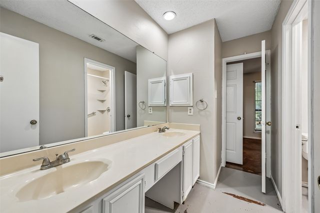 2221 Brookside Drive, Rowlett, TX 75088