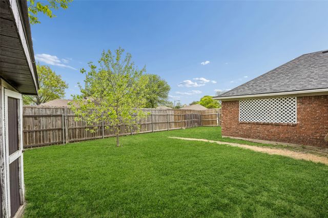 2221 Brookside Drive, Rowlett, TX 75088