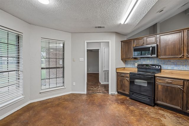 2221 Brookside Drive, Rowlett, TX 75088