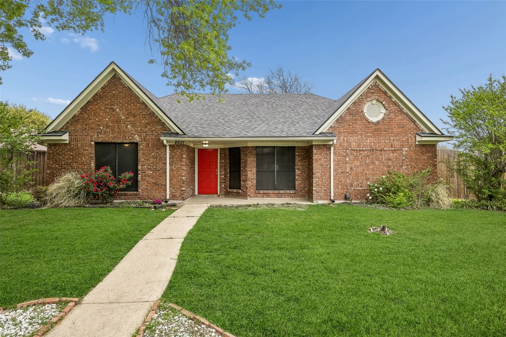 2221 Brookside Drive, Rowlett, TX 75088