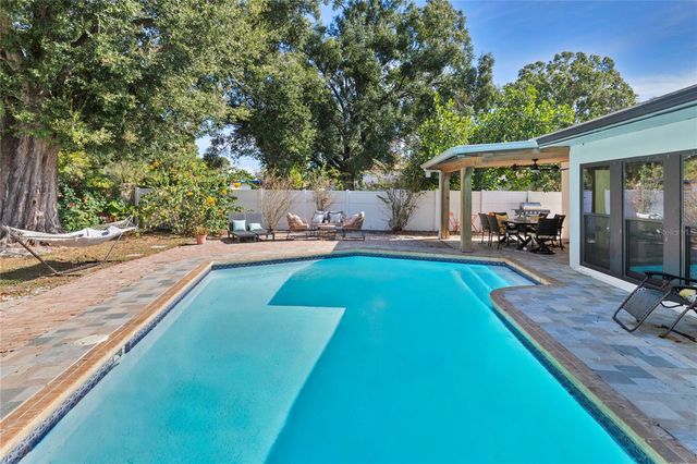 7301 TWELVE OAKS BOULEVARD, Tampa, FL 33634