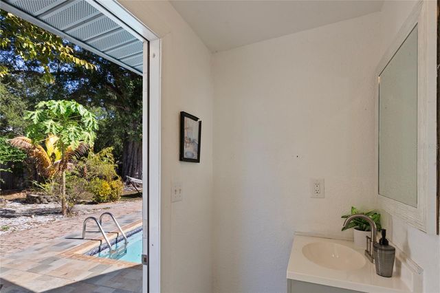 7301 TWELVE OAKS BOULEVARD, Tampa, FL 33634