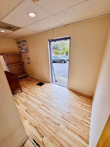 878 Sumner Ave, Springfield, MA 01108