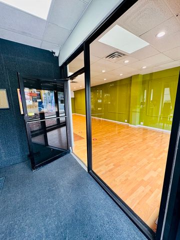 878 Sumner Ave, Springfield, MA 01108