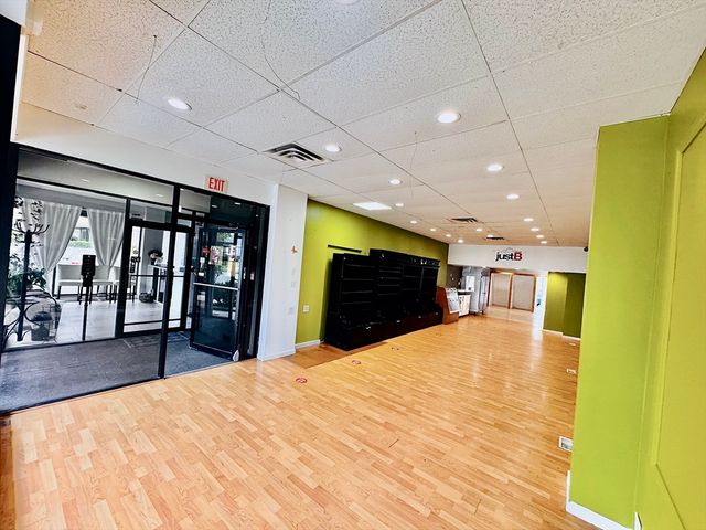 878 Sumner Ave, Springfield, MA 01108