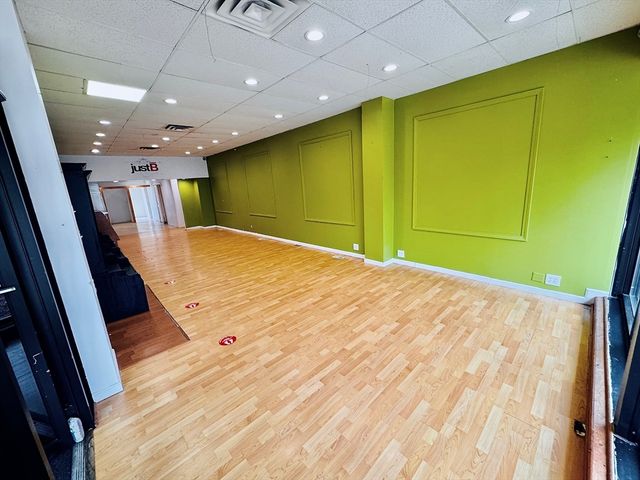 878 Sumner Ave, Springfield, MA 01108