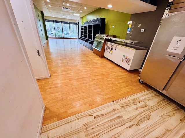 878 Sumner Ave, Springfield, MA 01108