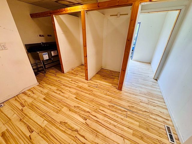 878 Sumner Ave, Springfield, MA 01108