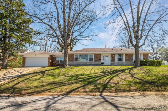 60 Flamingo Drive, Crestwood, MO 63123