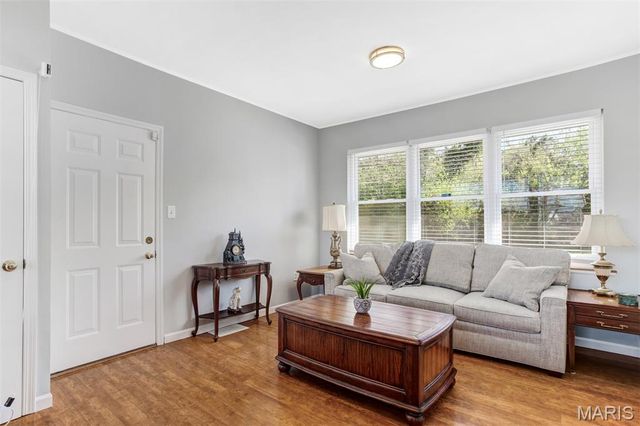 60 Flamingo Drive, Crestwood, MO 63123