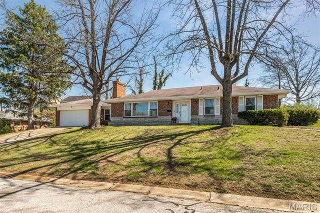 60 Flamingo Drive, Crestwood, MO 63123