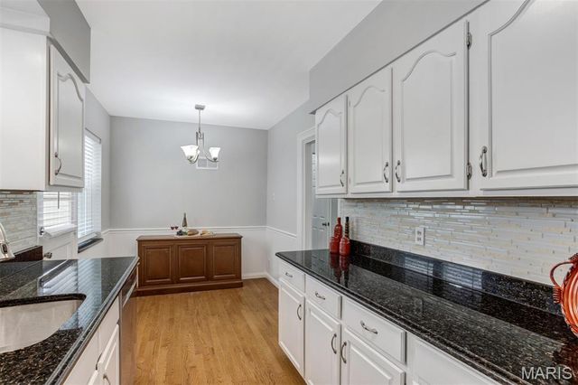 60 Flamingo Drive, Crestwood, MO 63123