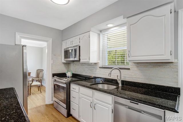 60 Flamingo Drive, Crestwood, MO 63123