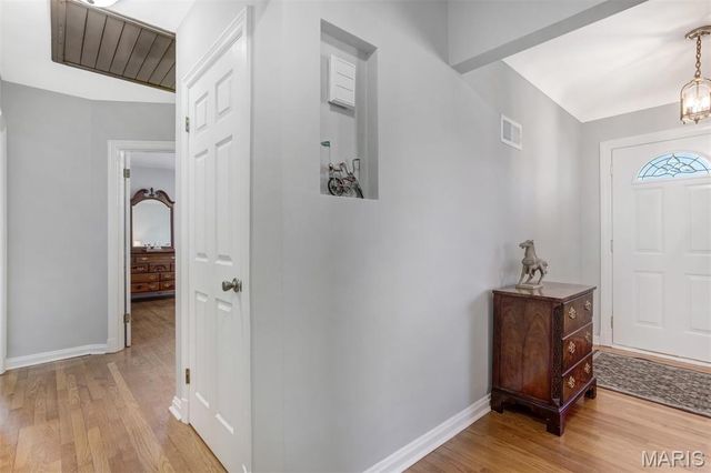 60 Flamingo Drive, Crestwood, MO 63123