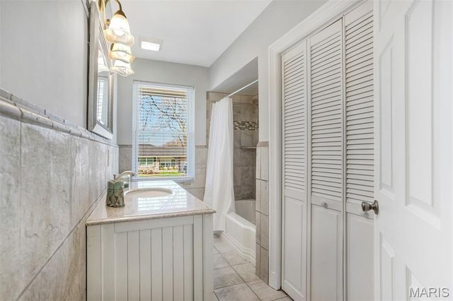 60 Flamingo Drive, Crestwood, MO 63123