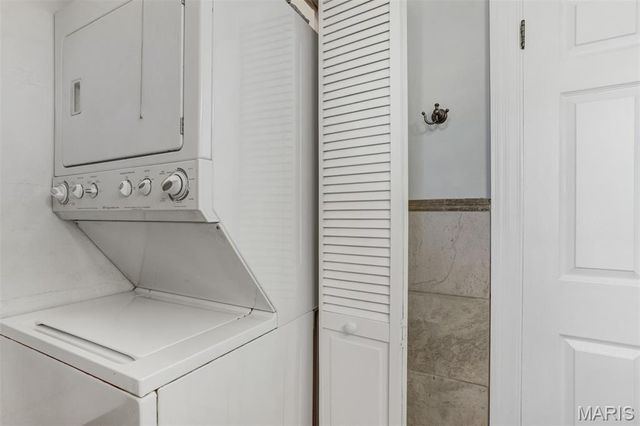 60 Flamingo Drive, Crestwood, MO 63123