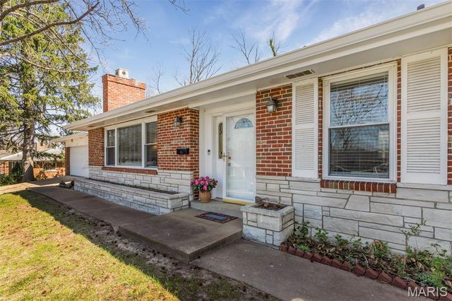 60 Flamingo Drive, Crestwood, MO 63123