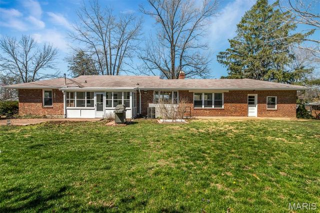 60 Flamingo Drive, Crestwood, MO 63123