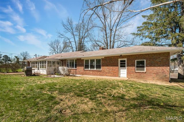 60 Flamingo Drive, Crestwood, MO 63123