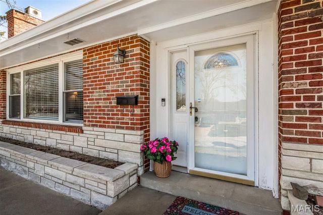 60 Flamingo Drive, Crestwood, MO 63123