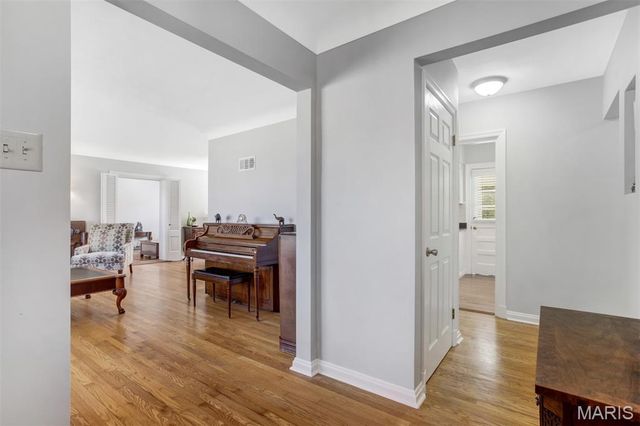 60 Flamingo Drive, Crestwood, MO 63123