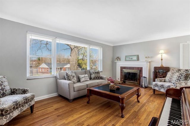 60 Flamingo Drive, Crestwood, MO 63123