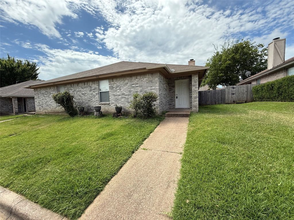 4316 Elliott Oaks Drive, Arlington, TX 76017