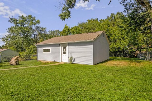 205 N Independence Street, Pleasant Hill, MO 64080