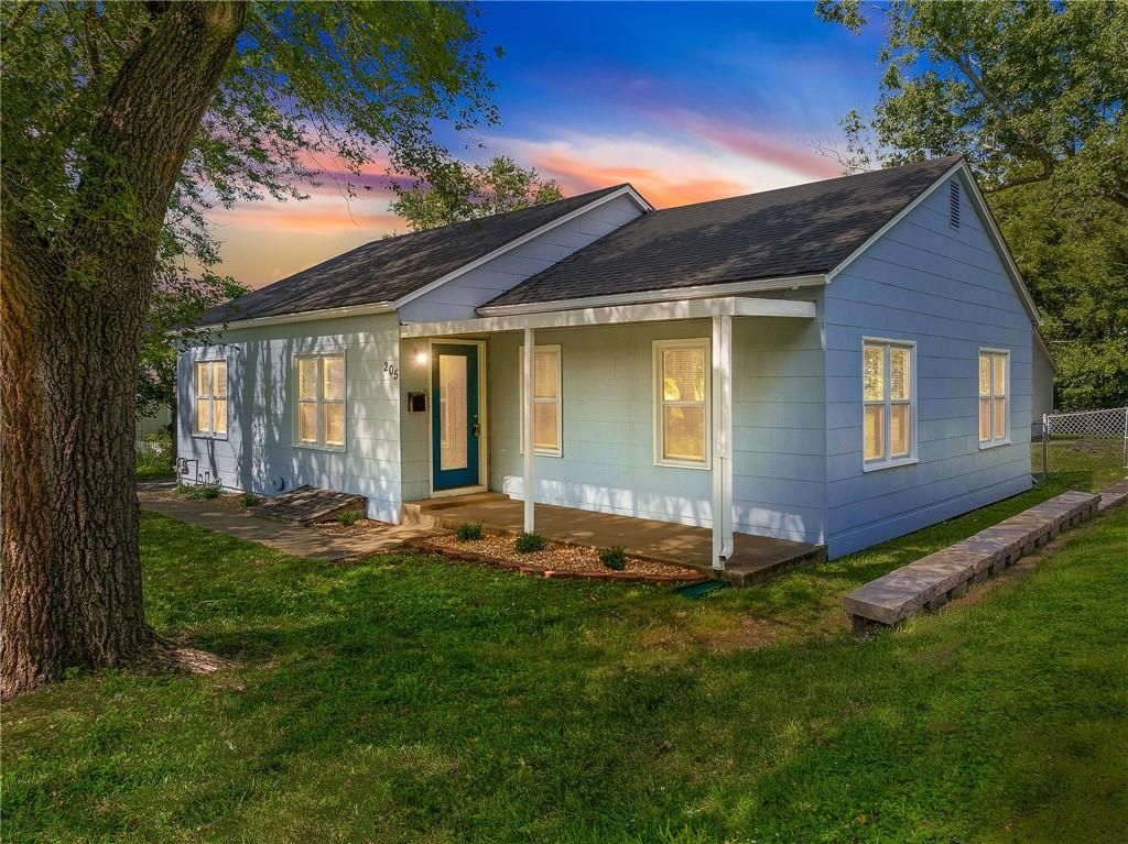 205 N Independence Street, Pleasant Hill, MO 64080