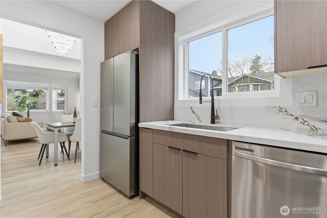 8828 NE 152nd Street, Kenmore, WA 98028