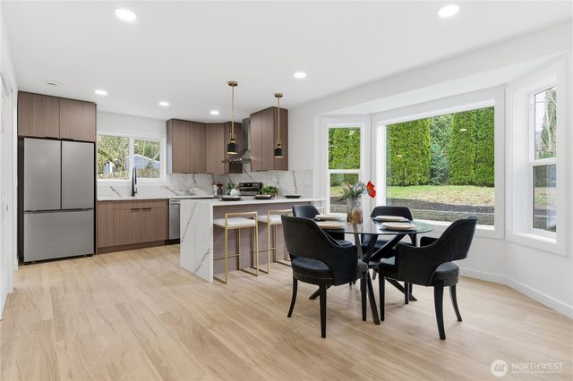 8828 NE 152nd Street, Kenmore, WA 98028